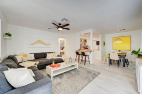 Enchanting 2BR/1BA Casita 2 blocks to Beach
